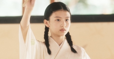 出口夏希さんの画像