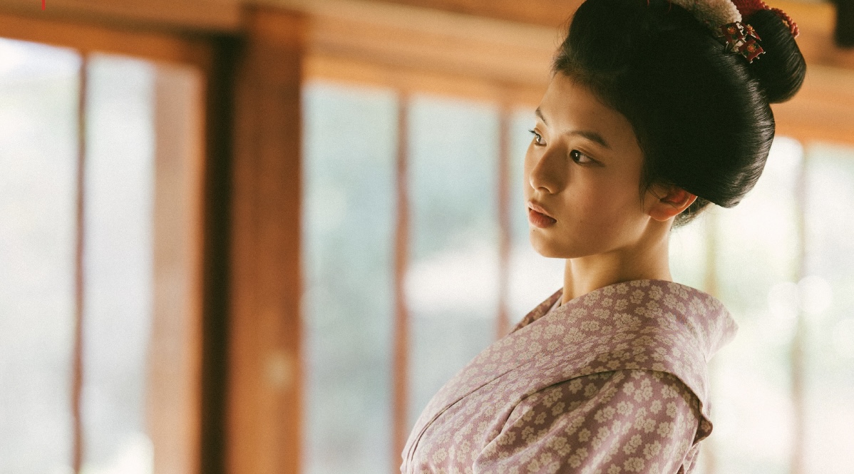 出口夏希さんの画像